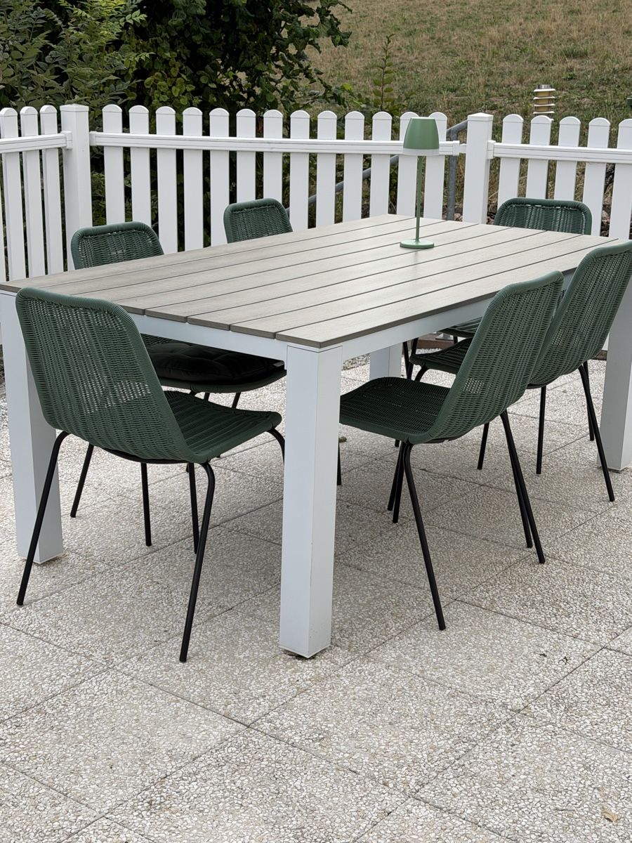 Set di tavolo e panche: Gartentisch Set mit sechs Stühlen  – Usato da Büttikon AG venduto da jen_g5s9