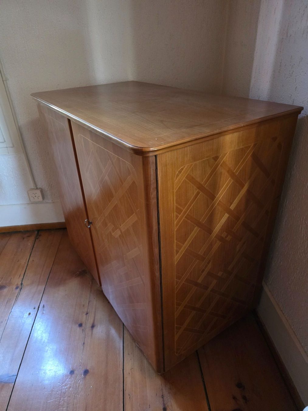 Cassettiere: Mid Century Holz Schrank Schubladen Kommode Sideboard – Usato da Walterswil BE venduto da Lonitti 1