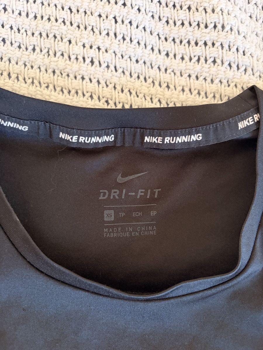 Nike T-shirt: Nike Tshirt schwarz Gr. XS – Usato da Münchenstein venduto da Clalala 3