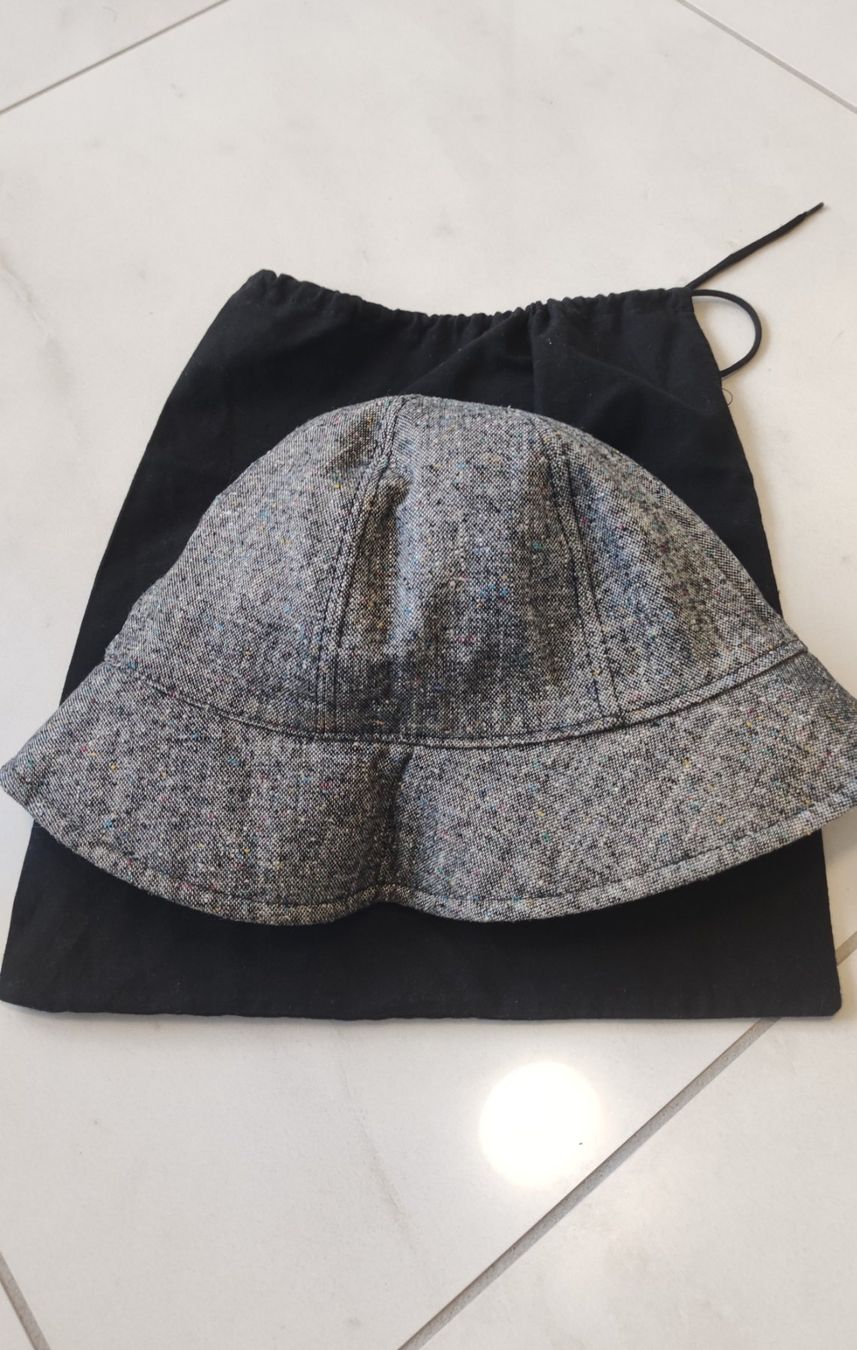 Chanel Hüte, Mützen & Caps: Chanel reversible bucket hat – Gebraucht aus Zug von LindaManga 4