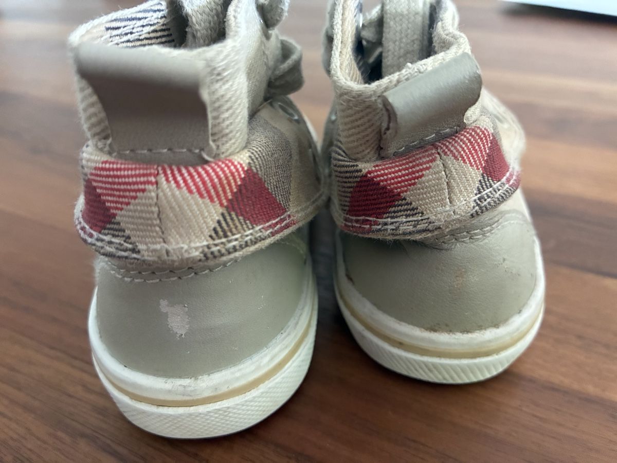 Burberry Scarpe per ragazzi: Burberry Babyschuhe Grösse 20 – Usato da Stallikon venduto da shop100 4