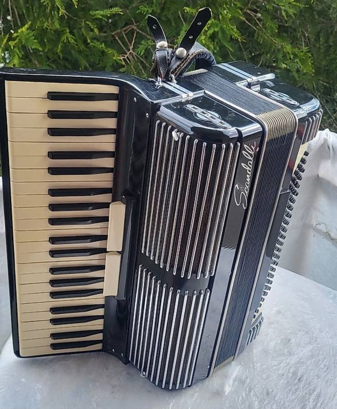 Strumenti musicali: Accordéon scandalli 4 voix – Usato da Penthalaz venduto da EvandroLuz 2
