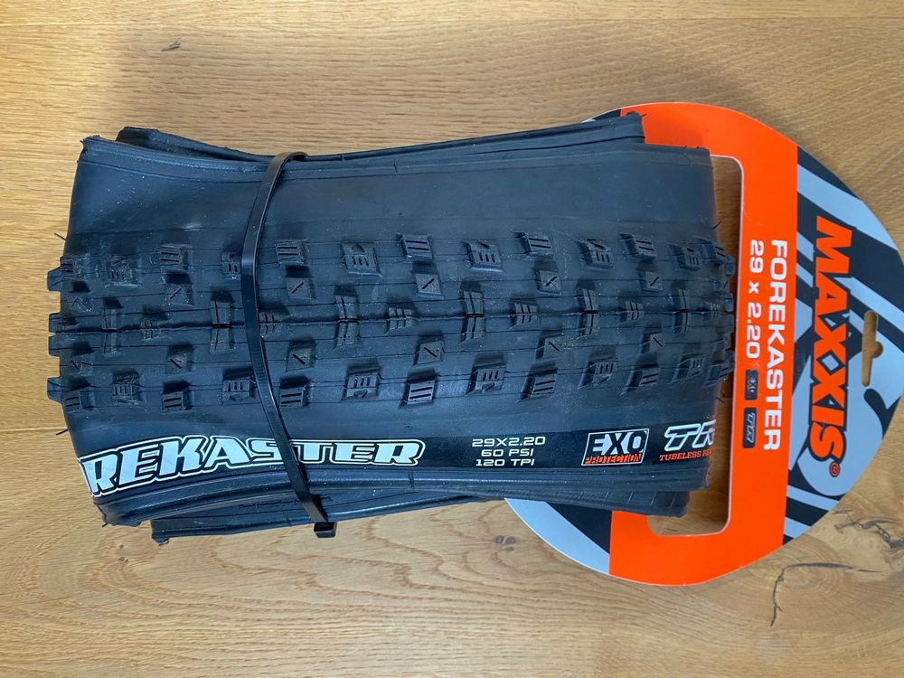 maxxis forekaster 27.5 x 2.20