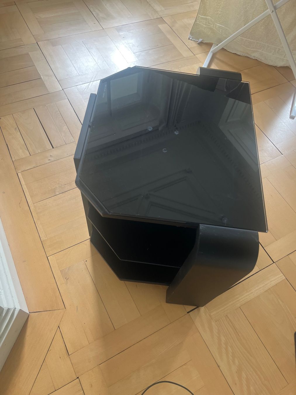 Mobili TV: Black glass tv stand – Usato da Wädenswil venduto da dm1_m5rz 3