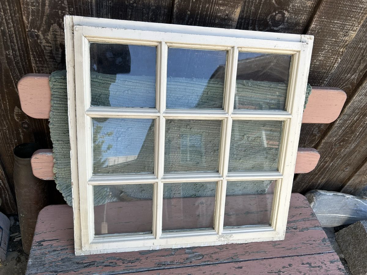 Finestre: Ein wunderschönes kleines Sprossen Fenster – Usato da Gwatt (Thun) venduto da ate_6ng8 1