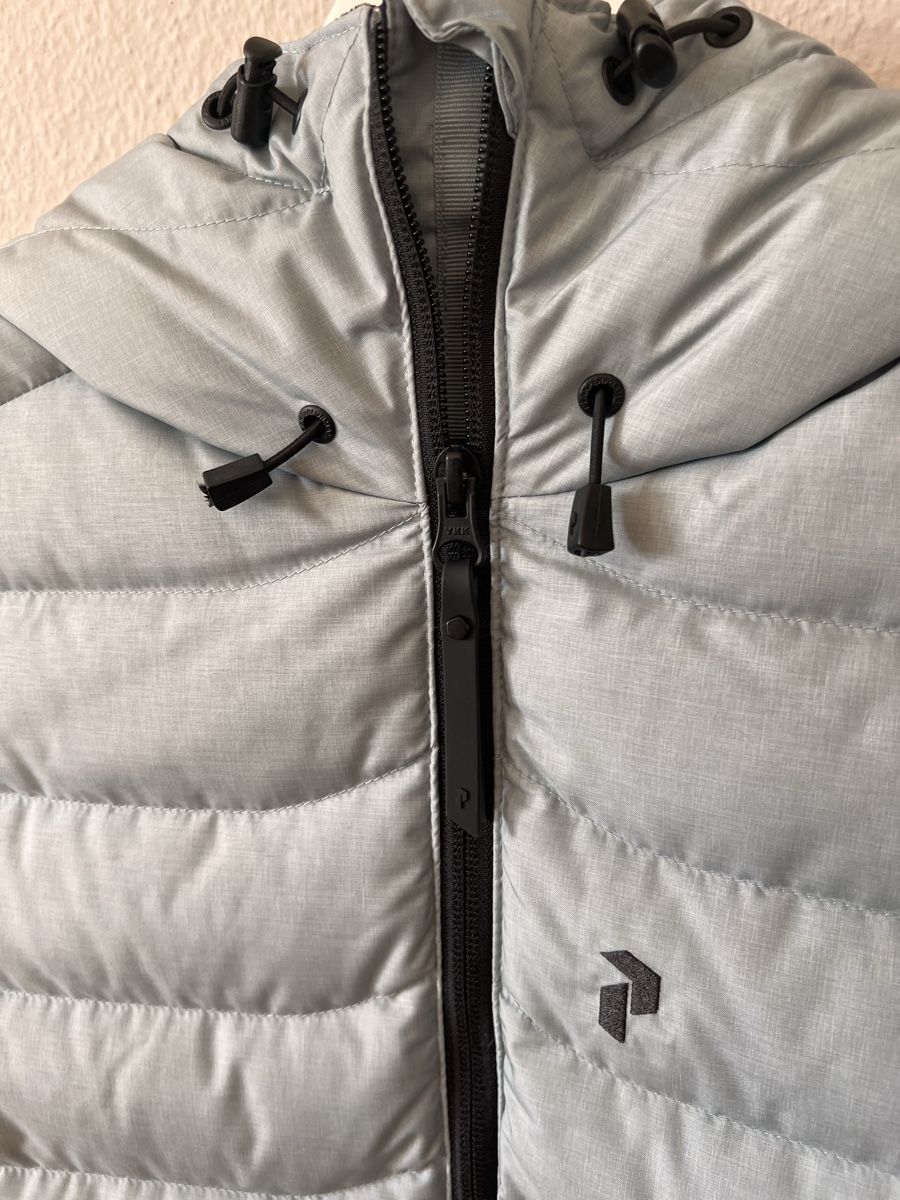 Peak Performance Vestes: Winterjacke Peak Performance, Gr. M, hellblau  – D'occasion à Solothurn par Brini06 2