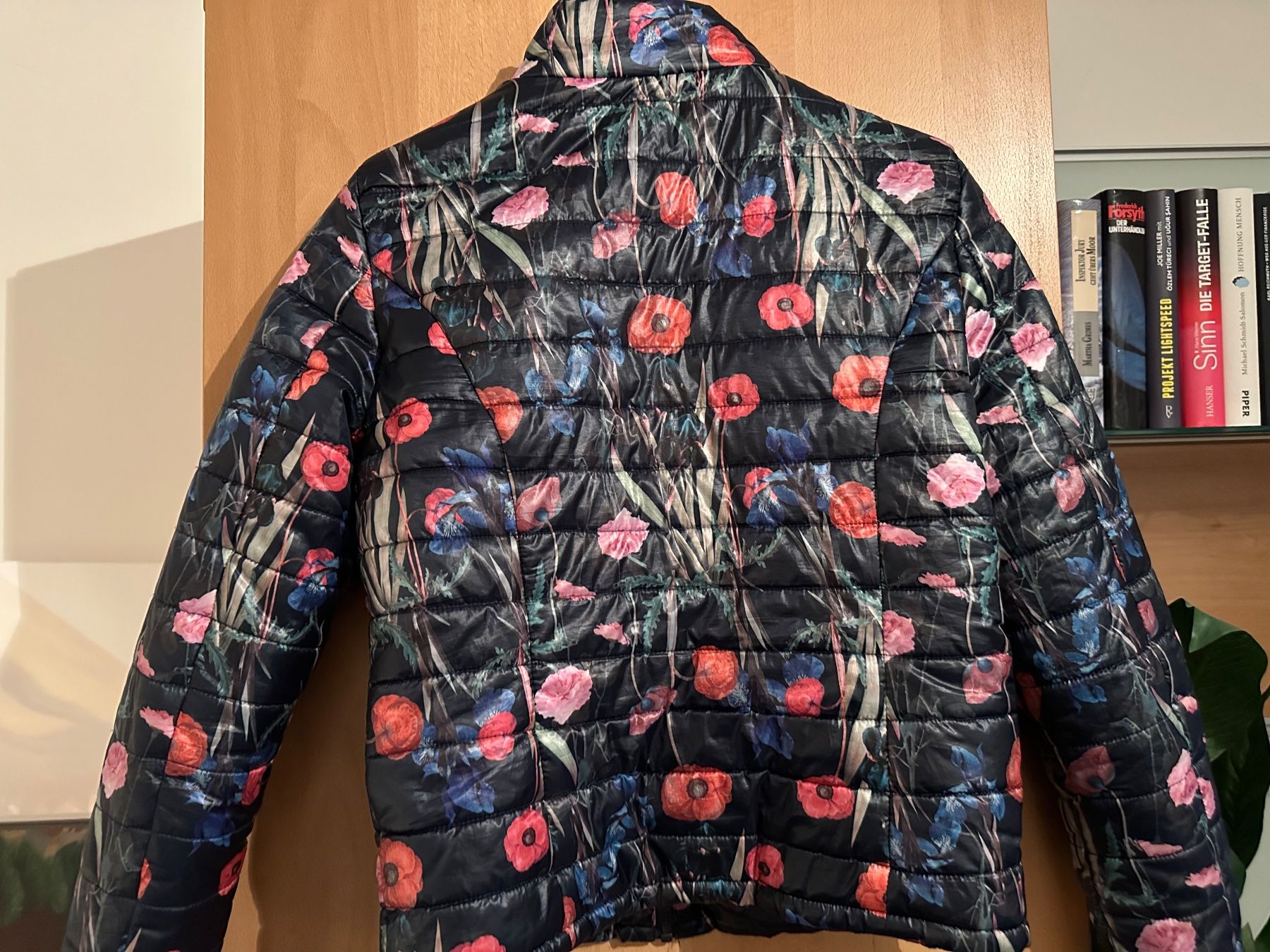 Vero Moda Jacken: Attraktive Übergangsjacke, Blumendesign, Gr.  36 – Gebraucht aus Wettswil von haddy91 4