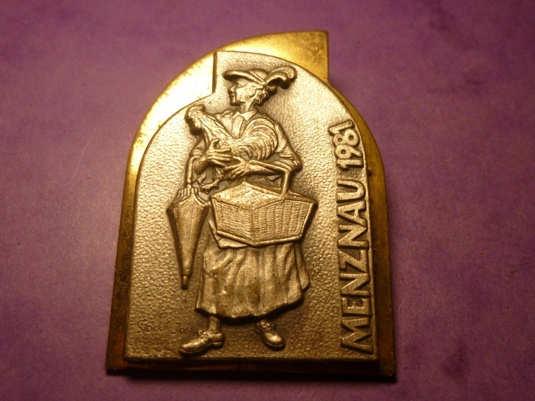 Placchette & Badge: MENZNAU 1981 GOLD – Usato da Ried (Muotathal) venduto da Mandarin02