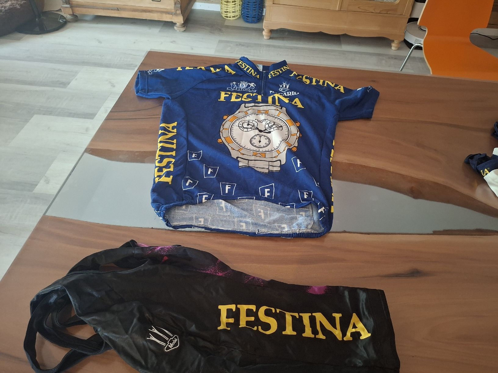 Canottiere & Pantaloni: Velotrikot – Usato da Bennwil venduto da Mdino99