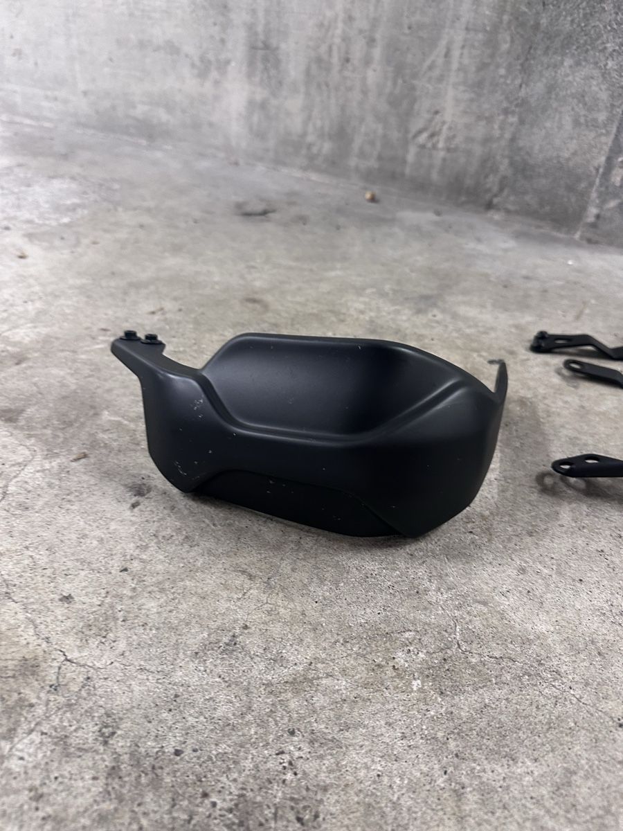 Yamaha Tutti i ricambio per moto: Handprotektoren Yamaha Tenere 700 – Usato da Basel venduto da luk_bfq9 1
