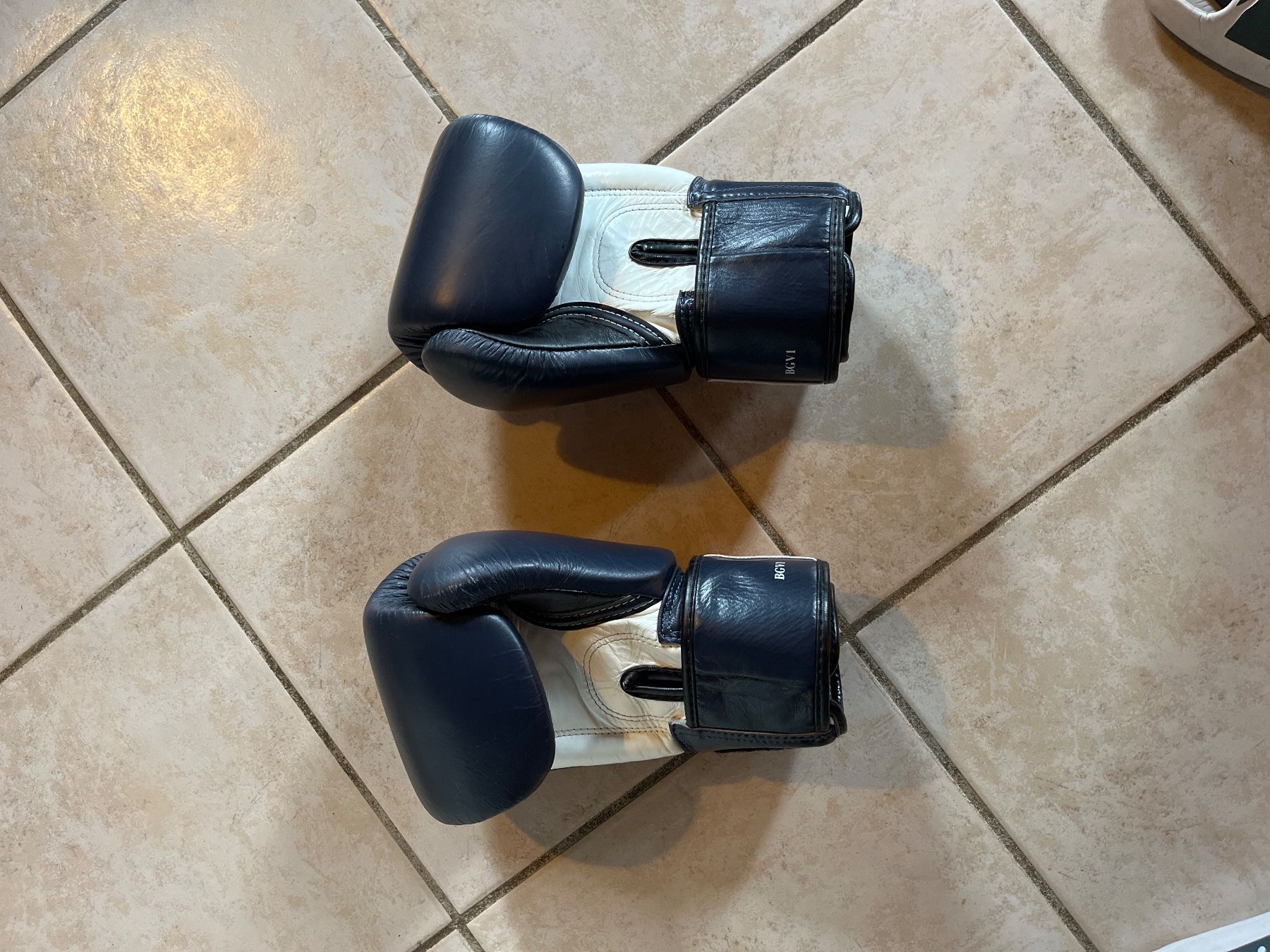 Fairtex Guanti & manicotti: Gants de boxe Fairtex – Usato da Château d'Oex venduto da cla_7tch 1