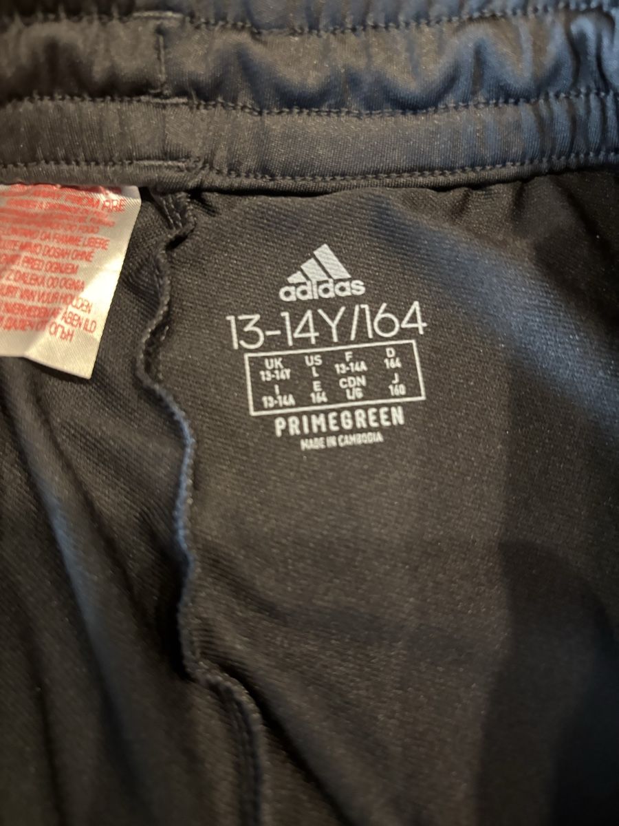 Adidas Pantaloni: Adidas kurze Sporthose Gr.164 – Usato da Oberdorf SO venduto da sa-na 2