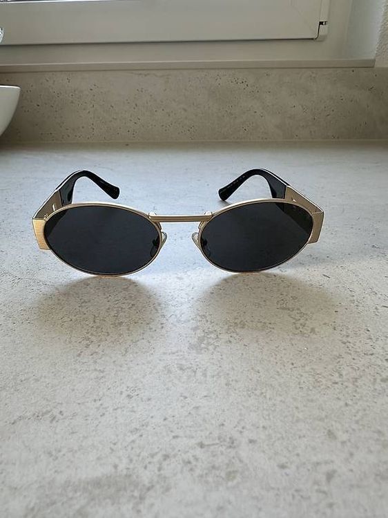 Versace Occhiali & Lenti: VERSACE Sonnenbrille Gold oval – Usato da Brügglen venduto da niinelii