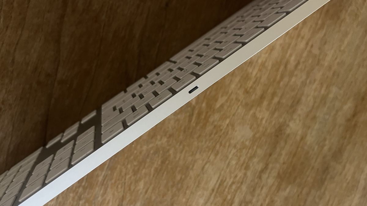 Apple Tastiere: Apple White Magic Keyboard - Wireless Lightning - Tastatur – Usato da Zürich venduto da mik_v6cq 2