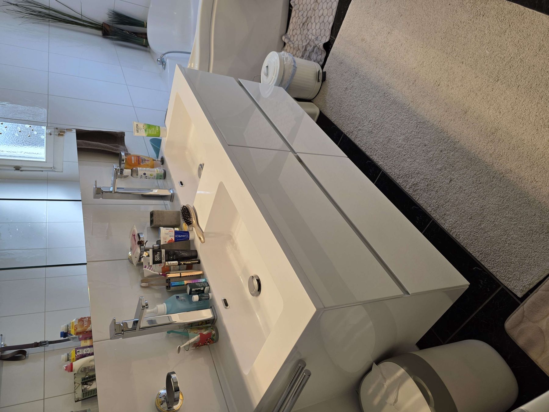 Mobili per bagno: Moderner Doppelwaschtisch mit Spiegelschrank, Top Zustand – Usato da Wolhusen venduto da satmin