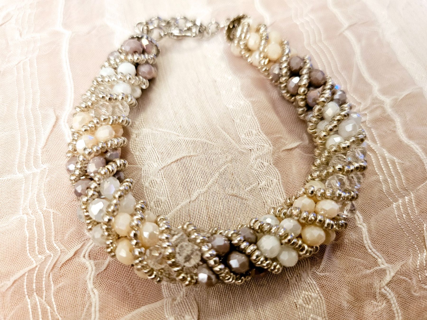 Bracciali & Braccialetti: Handgemachte Armkette aus Glasperlen – Nuovo e nell'imballaggio originale da Dietikon venduto da Eleda 1