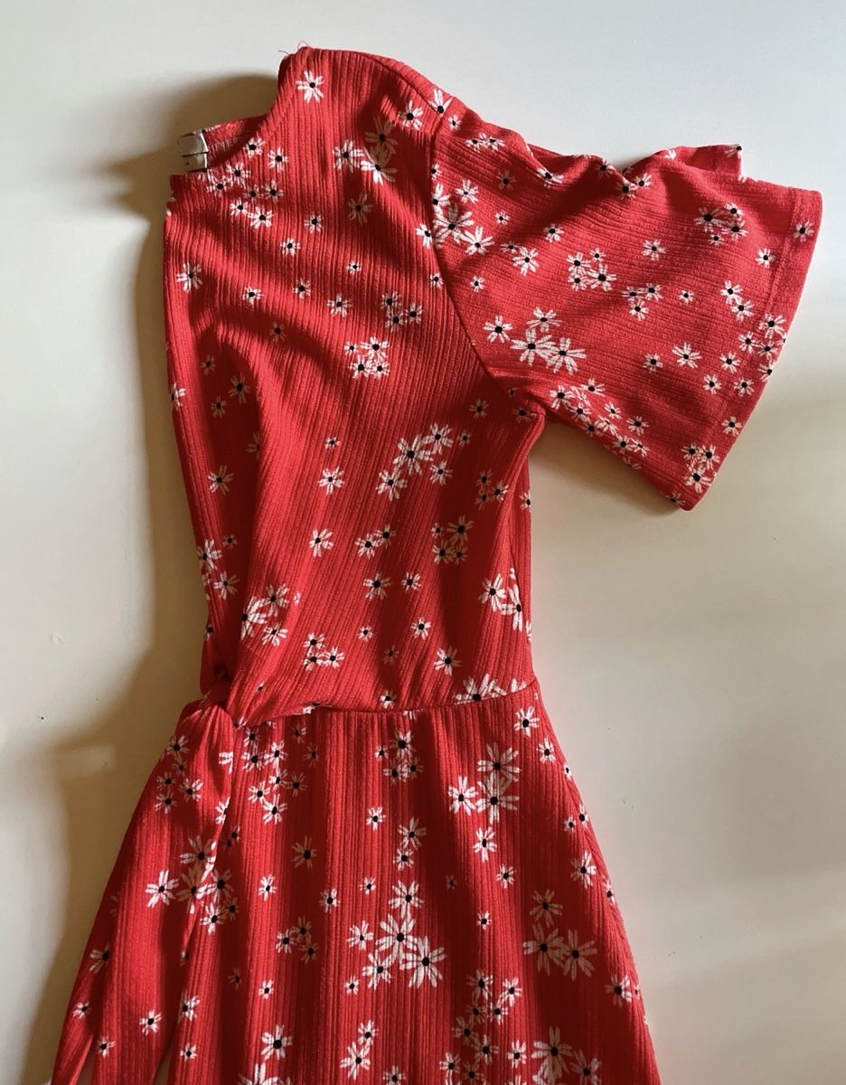 Pull&Bear Robes: Pull and Bear Dress Red Floral Pattern  – Neuf (Voir description) à Zürich par Trianamart_ 3