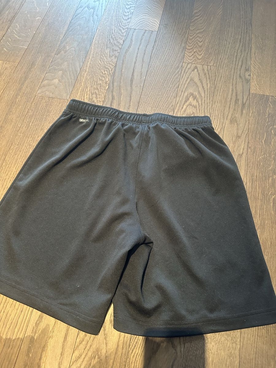 Puma Pantaloni: Puma BVB Borussia Dortmund Training Shorts - Size M – Usato da Richterswil venduto da Ramar05 1