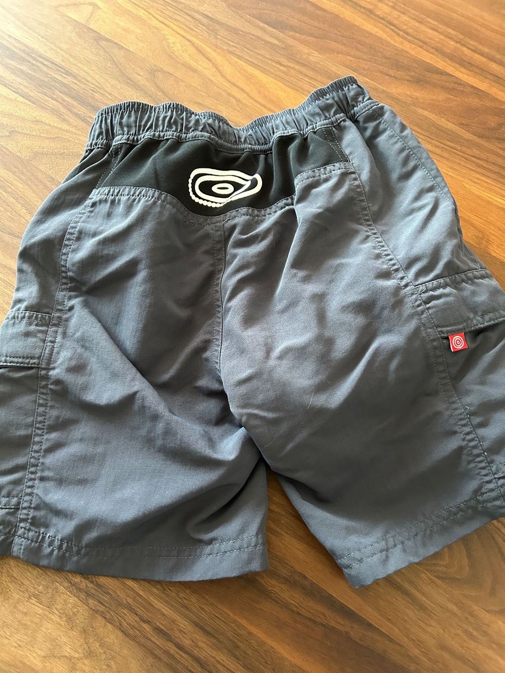 Pantaloni: Kinder Bikeshort Gr.140 blau-grau Microfaser – Usato da Steffisburg venduto da Aare77 1