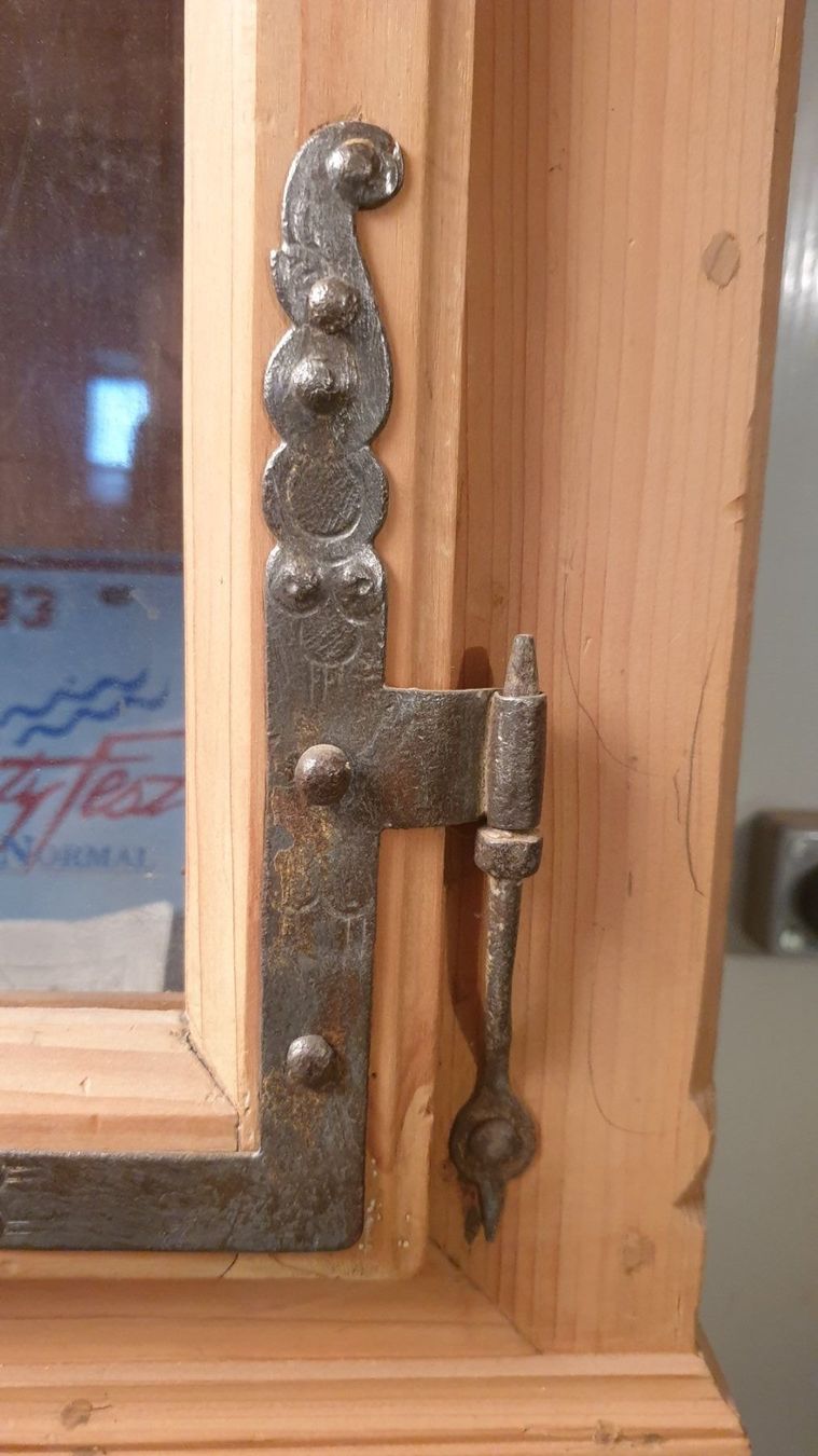 Articoli in legno: Hänge Gänterli Vitrine – Usato da Embrach venduto da Olympia52 1