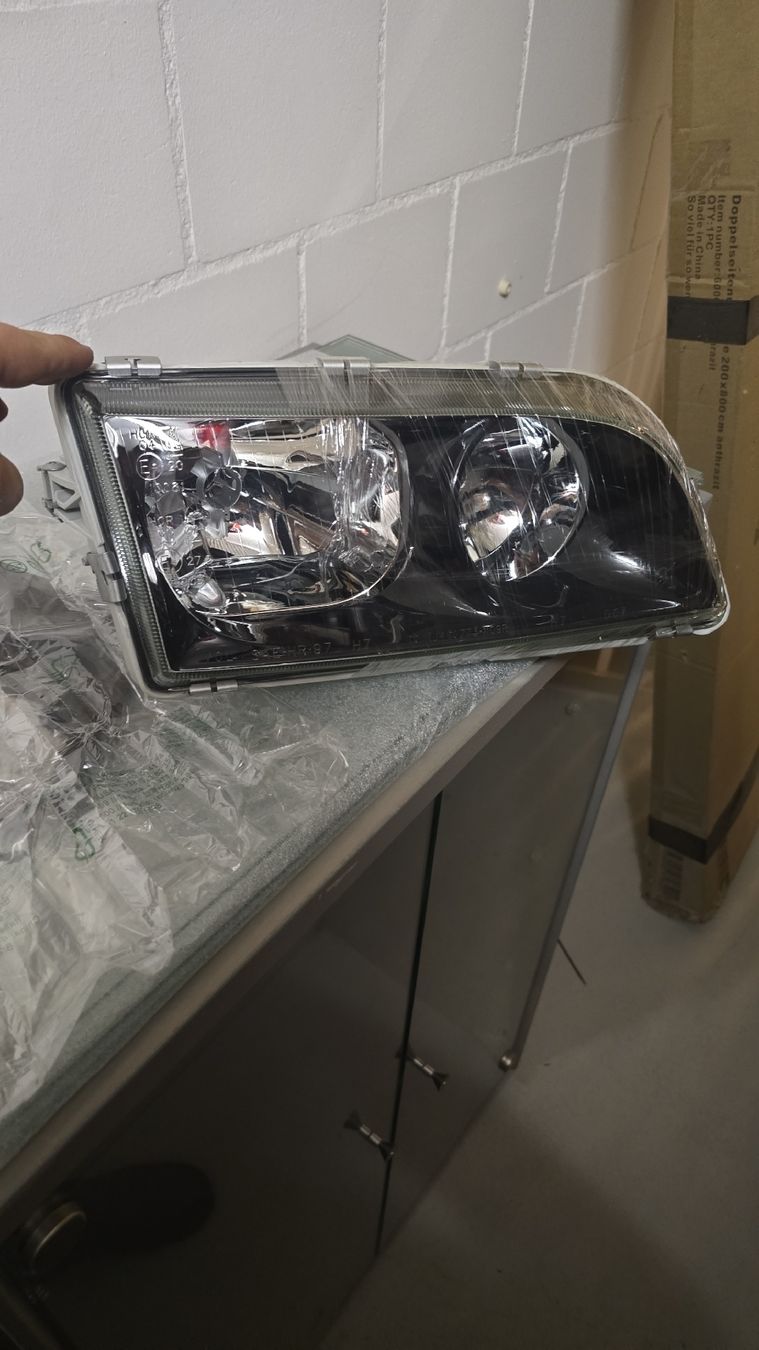 Volvo Toutes les pièces auto: Scheinwerfer für V40 – Neuf avec emballage d'origine à Wolhusen par yannik.lue44