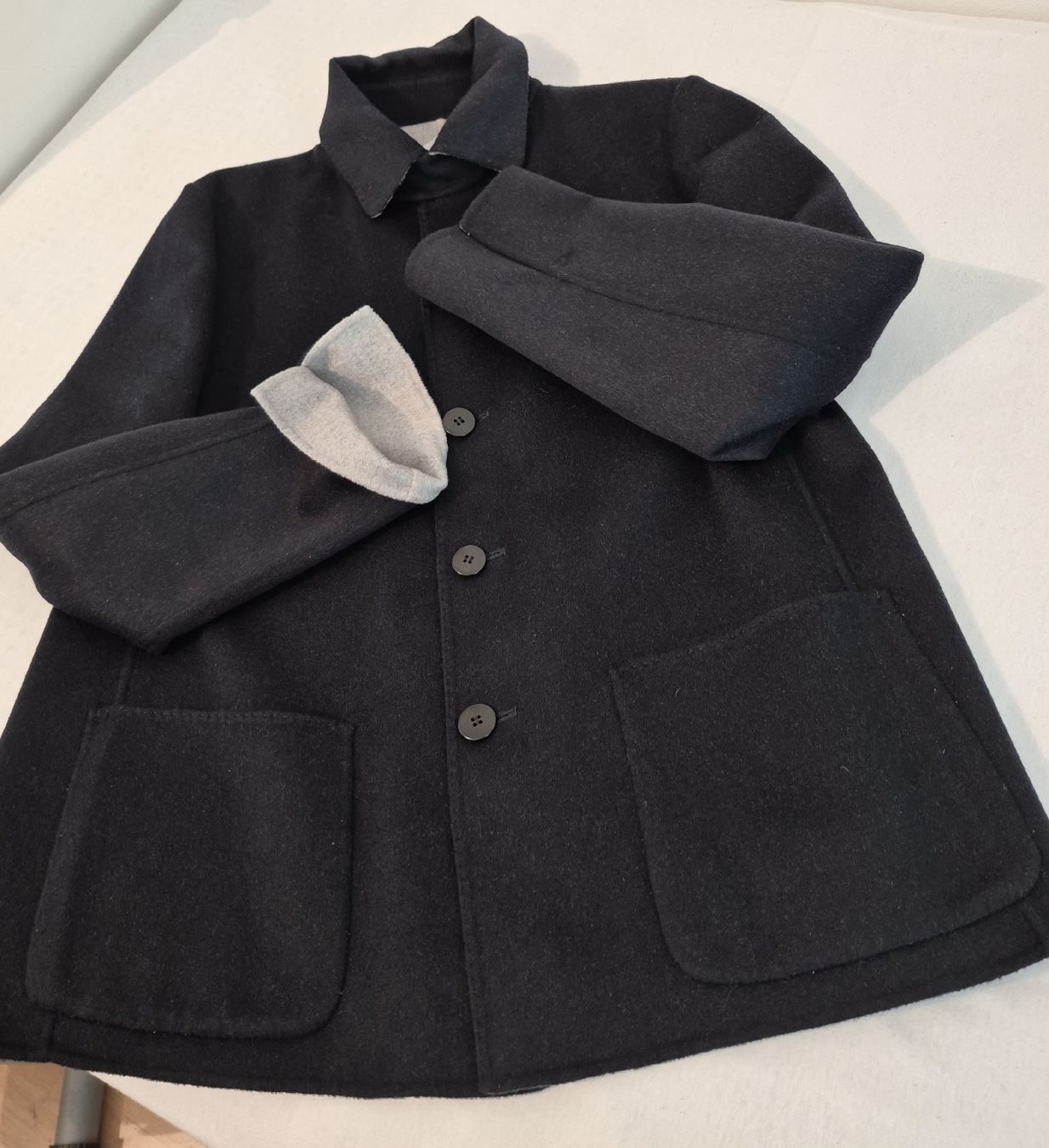 Armani Giacche:  Veste ARMANI 48 – Nuovo (secondo la descrizione) da Bern venduto da dasgesuchtobjekt 2