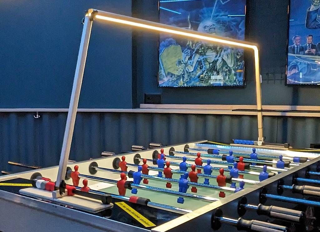 Giochi: Tischfussball-Lampe aus Holz – Usato da Rüfenacht BE venduto da Naki