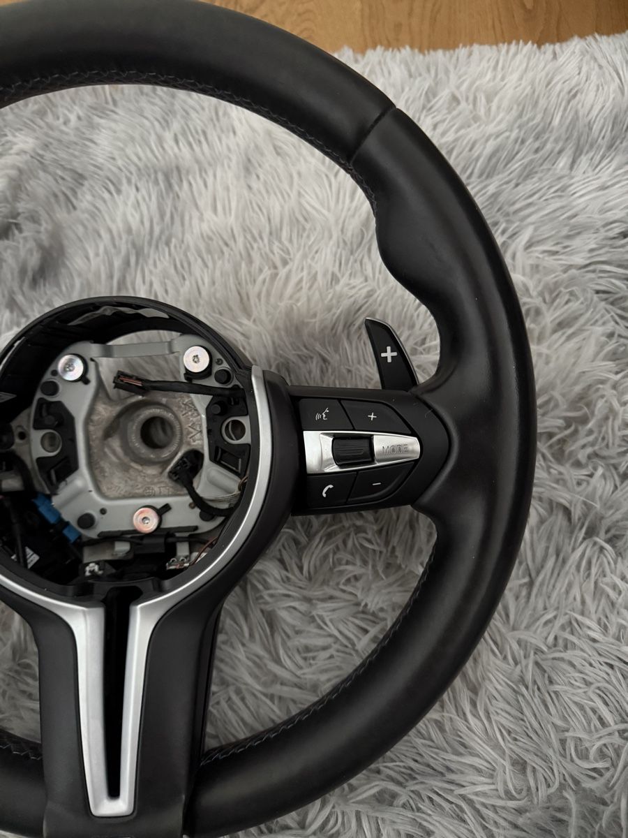 BMW Tutti pezzi di ricambio auto: BMW M2 M3 M4 Lenkrad original – Usato da Ballwil venduto da Red3 3