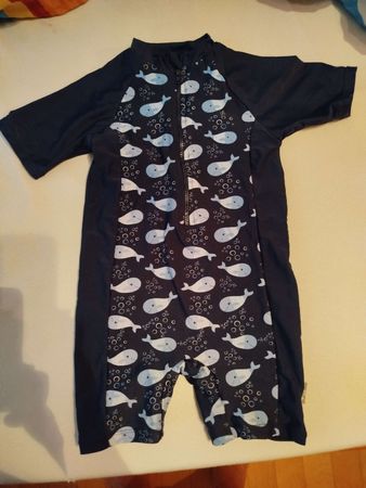 Kinder UV-Badeanzug Wal-Motiv Grösse 98/104, kurzarm