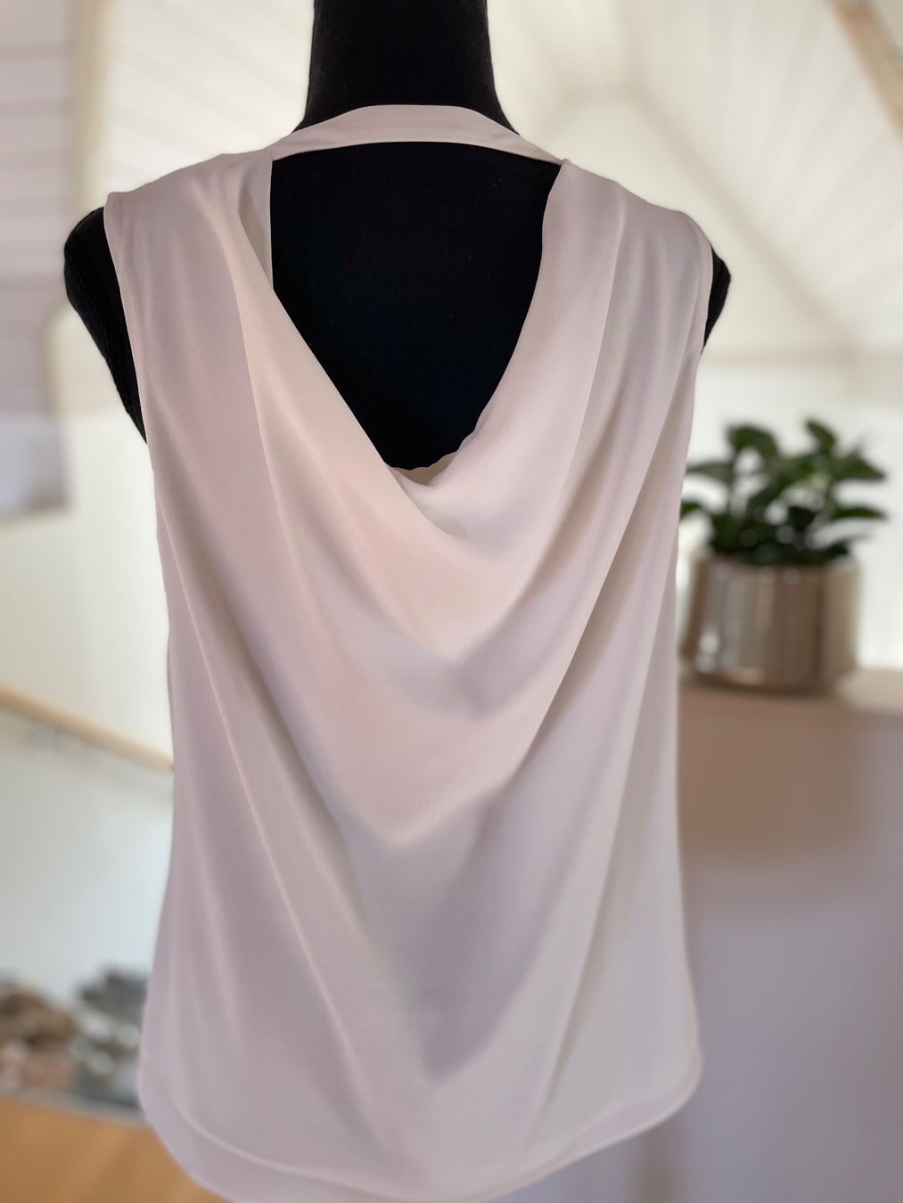 Comma Top: Schickes Top / Bluse Gr. 36 Weiss V-Ausschnitt Comma – Usato da Birsfelden venduto da Nic21 1
