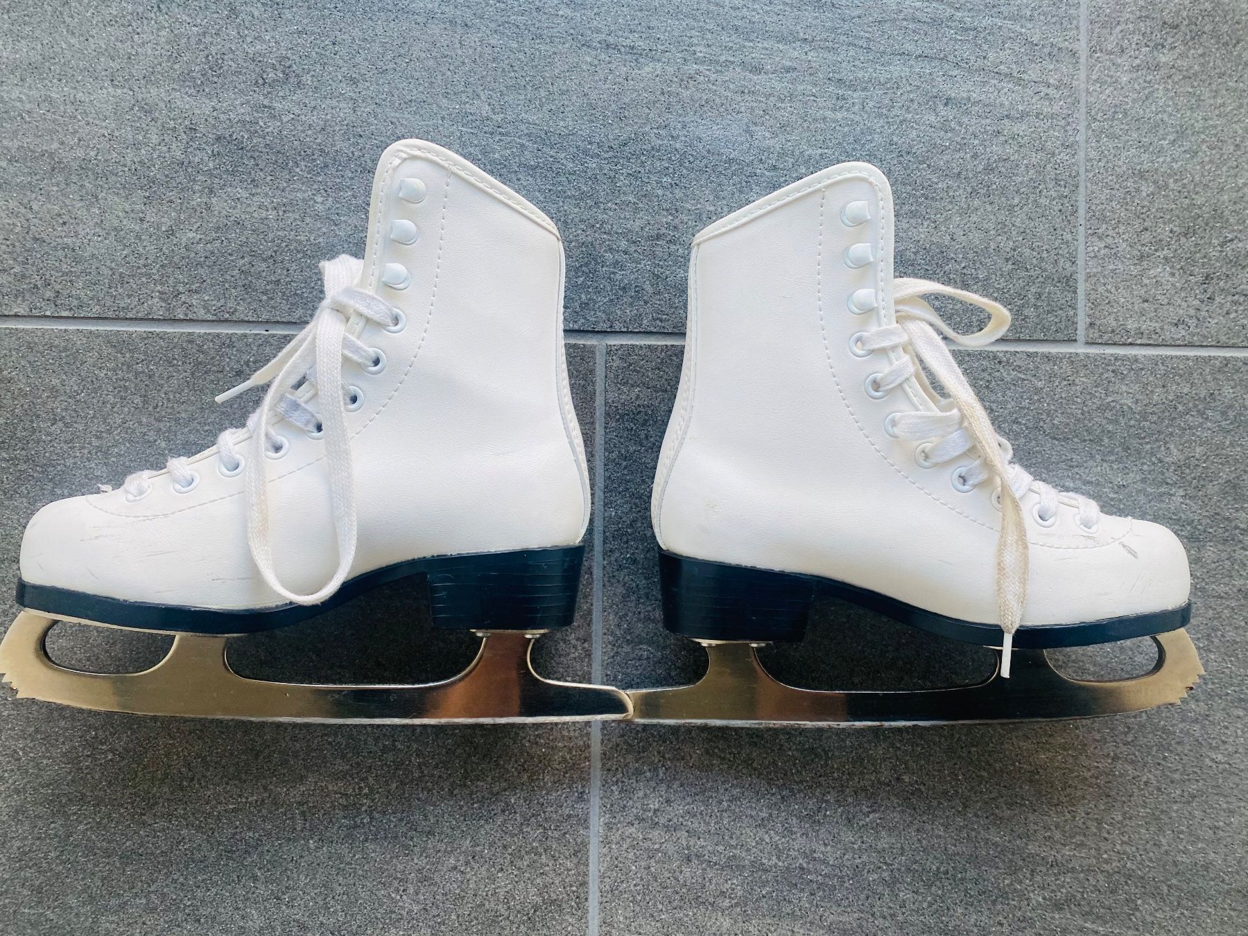 Schlittschuhe: Pattini bianchi (nr.29- 7 1/3) – Gebraucht aus Carona von riv_tc6y