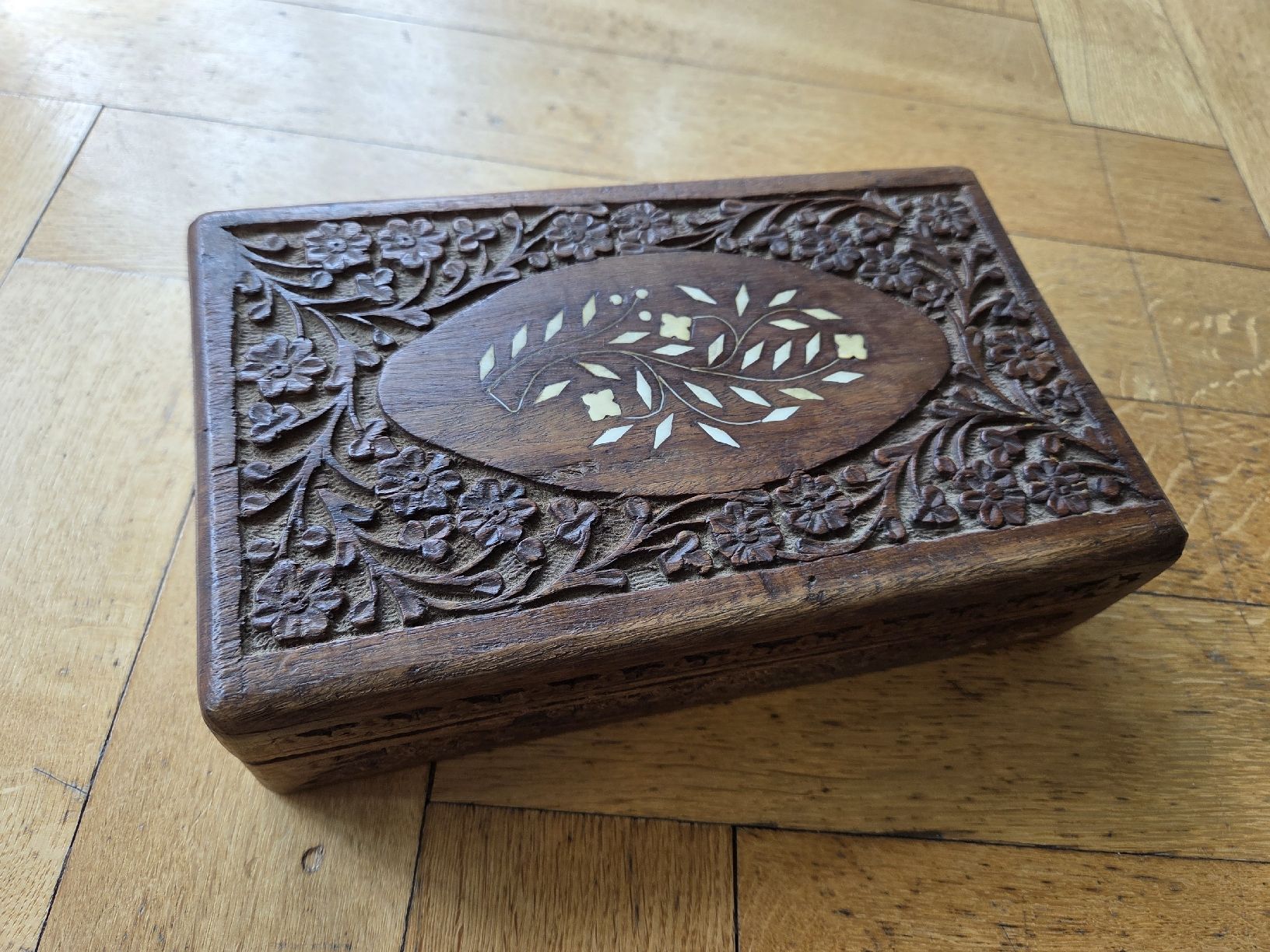 Dosen: Boîte vintage en bois sculpté – Gebraucht aus Territet von Cenh 1