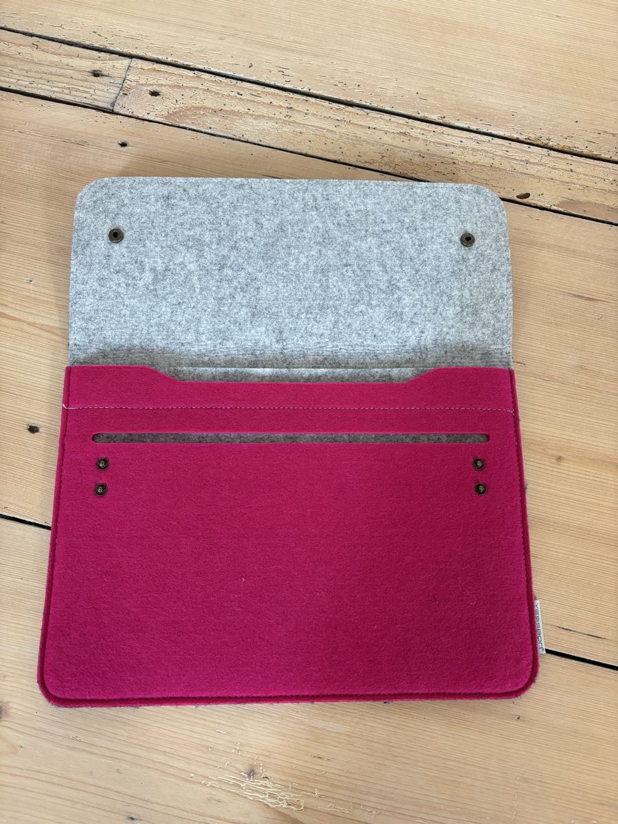 Covers & Borse: Laptop Hülle  – Usato da Schaffhausen venduto da ValerieBelden 2