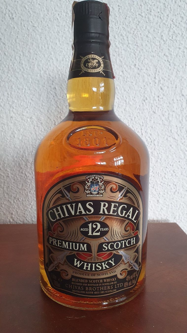 Chivas Regal Bevande alcoliche: Chivas Regal Premium Scotch Whisky – Nuovo e nell'imballaggio originale da Küssnacht am Rigi venduto da Tgoessi 2