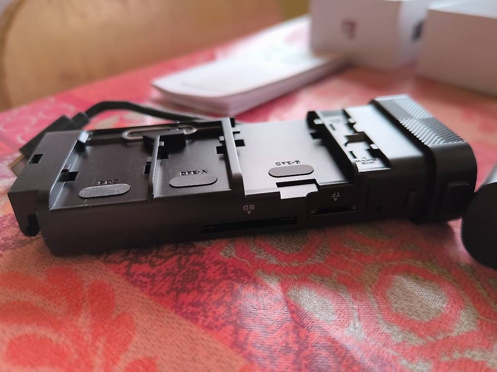 Kartenlesegeräte: Multi SD-Card Reader & Holder – Gebraucht aus Grub-AR von Medora