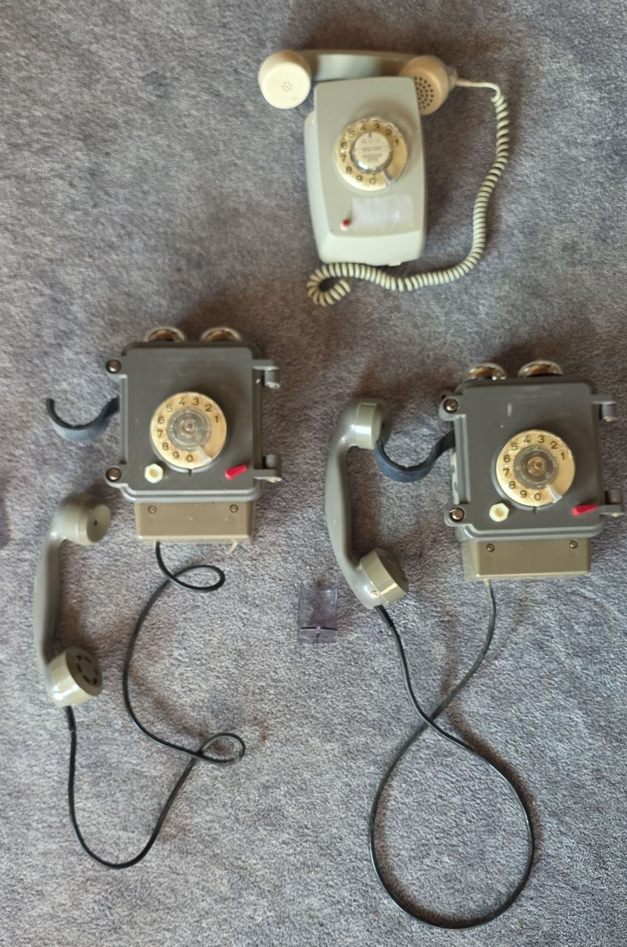 Telefone: Konvolut 3 Wandtelefone mit Wählscheibe Retro – Gebraucht aus Gonten von reko12
