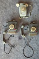 Konvolut 3 Wandtelefone mit Wählscheibe Retro