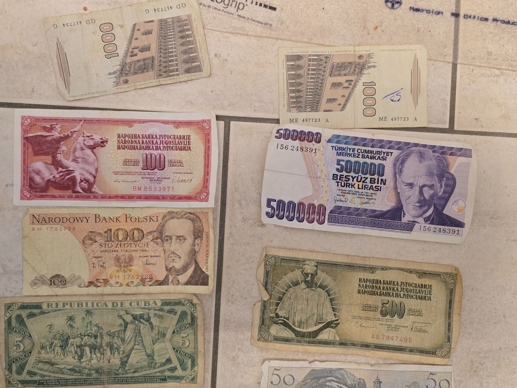 Banconote: Lot de 19 billets de monnaies – Usato da Tramelan venduto da Nirdan 4