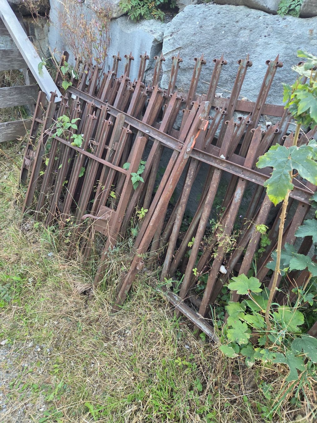 Sonstige Antiquitäten & Kunst: Antiker Metall-Gartenzaun – Gebraucht aus Churwalden von Sath 3