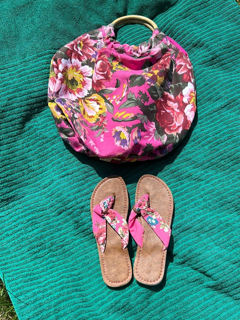 Taschen für Damen: Strandtasche mit Schuhen, Flip Flops, NEU – Neu und originalverpackt aus Ostermundigen von Dinge1