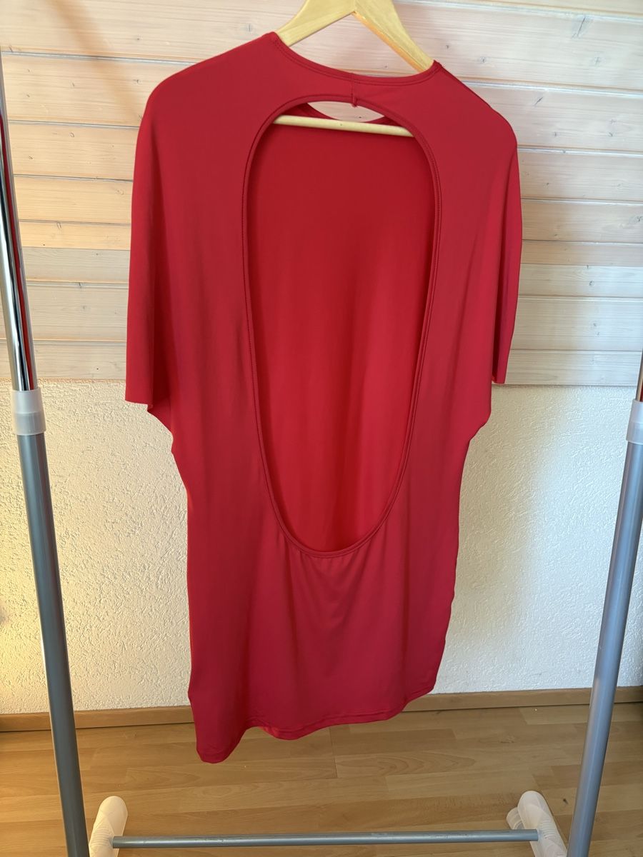 Kleider: ROTES KLEID MIT TIEFEM RÜCKENAUSSCHNITT – Neu (gemäss Beschreibung) aus Bettwiesen von wombat90 1