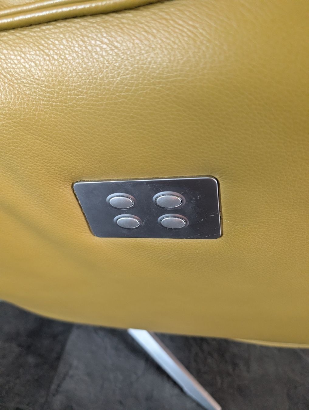 Koinor Divani: Koinor Recliner Sofa - Leather, Lightly Used. – Usato da Arni AG venduto da jes_w9zw 3