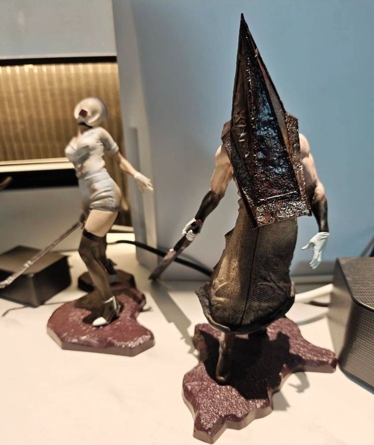 Statuette: Silent Hill 2 Figurines - 2 Stk – Nuovo (secondo la descrizione) da Glattbrugg venduto da har_jgc7