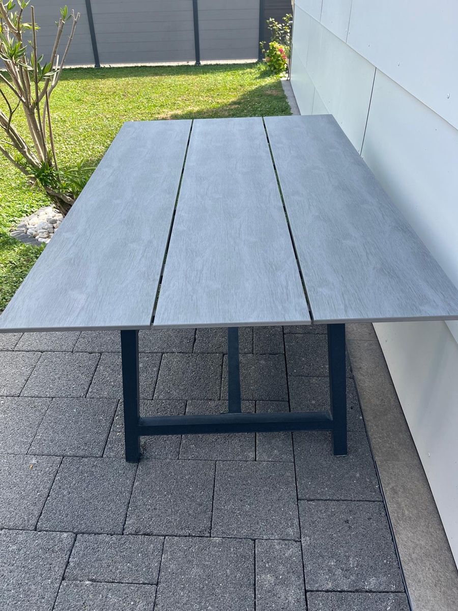 Tische: Gartentisch anthrazit Holzoptik Metallgestell   – Gebraucht aus Biberist von Merza10 1