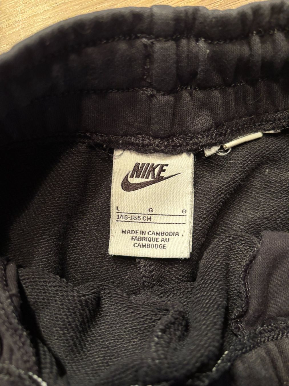 Nike Hosen: Bas de training fille Nike 146-156 – Gebraucht aus Pully von Fictikalli 2