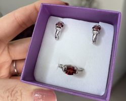 Neuf : ensemble de bijoux en argent avec pierre de grenat