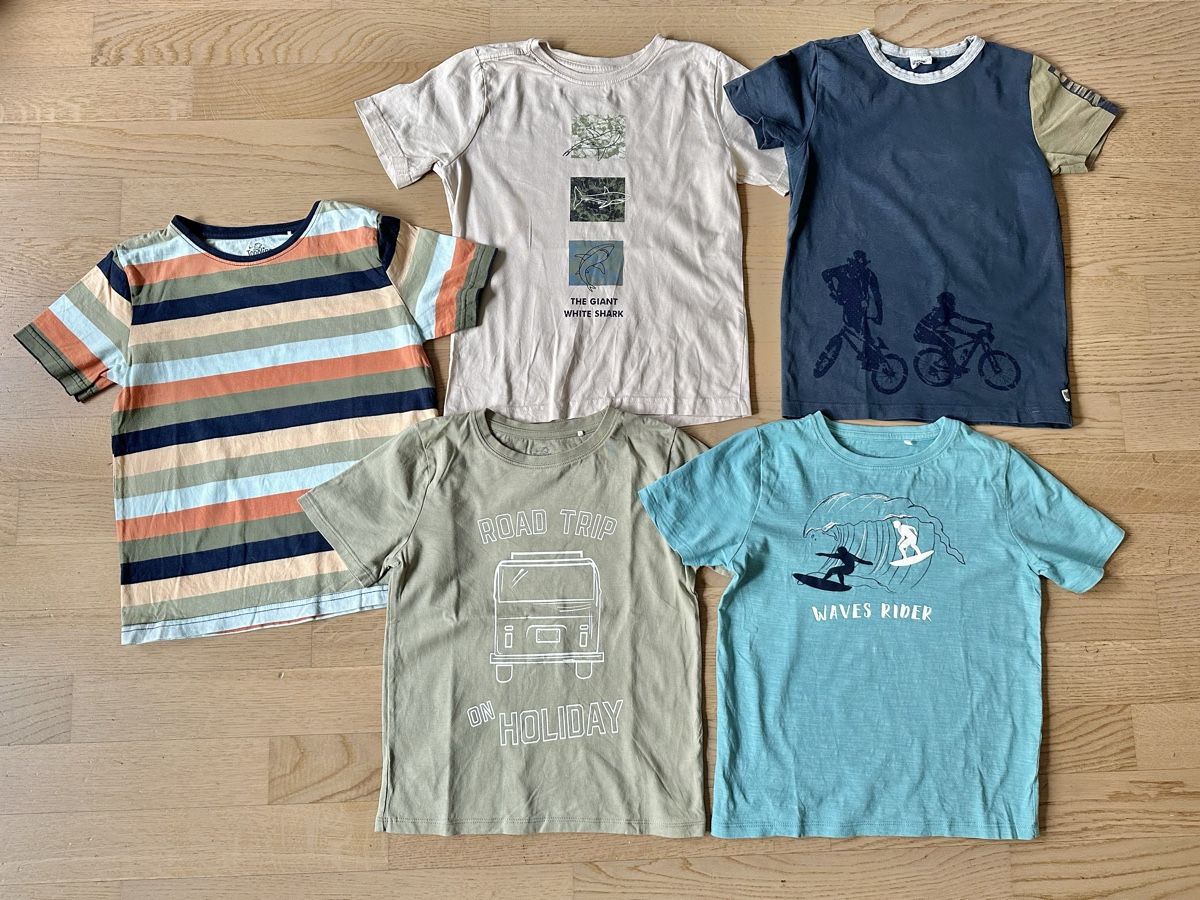 Lotti & Set di vestiti: T-Shirts Gr. 116 – Usato da Kleinandelfingen venduto da Elader