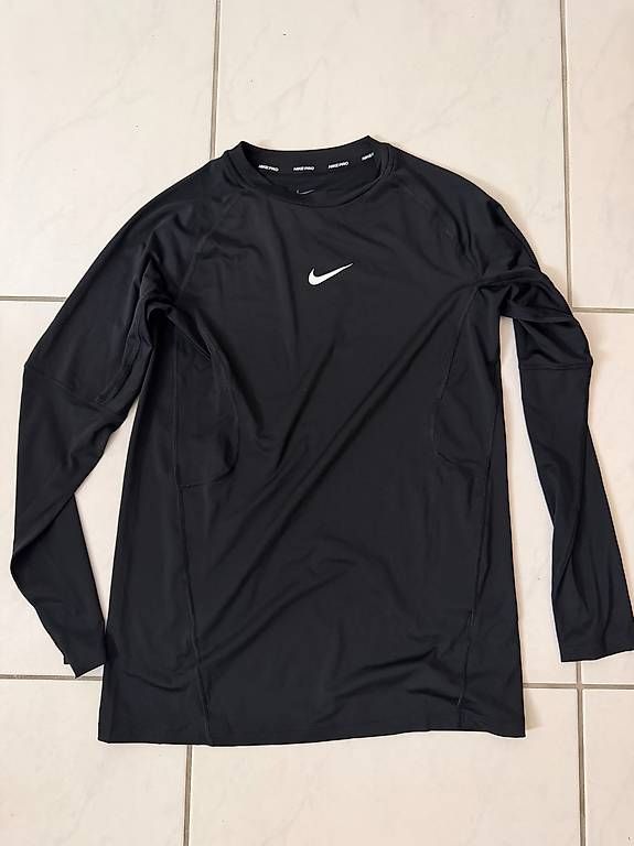 Camicie, T-shirt & Polo: Nike Pro Dri-Fit Shirt Grösse 158-170 – Usato da Hergiswil NW venduto da ani_7z2m