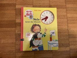 Nele lernt die Uhrzeit