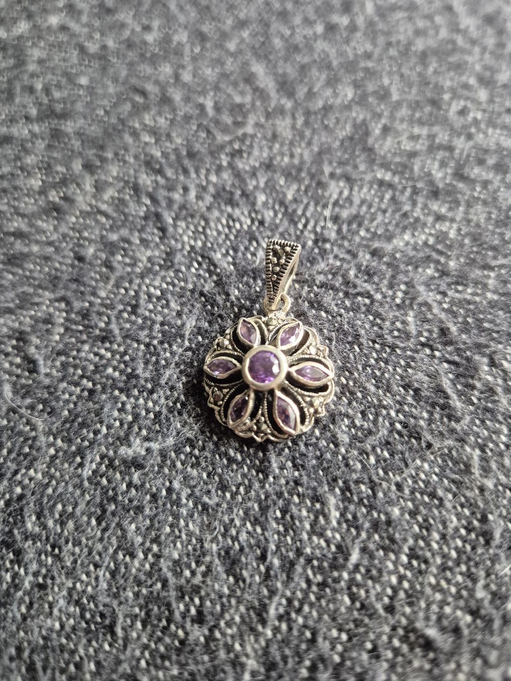 Ciondoli: Silberner Anhänger 925 mit Amethyst-Blume – Usato da Binningen venduto da rom_9ls7